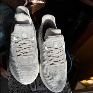 Peter Millar Ladies Sz 6. New with box.